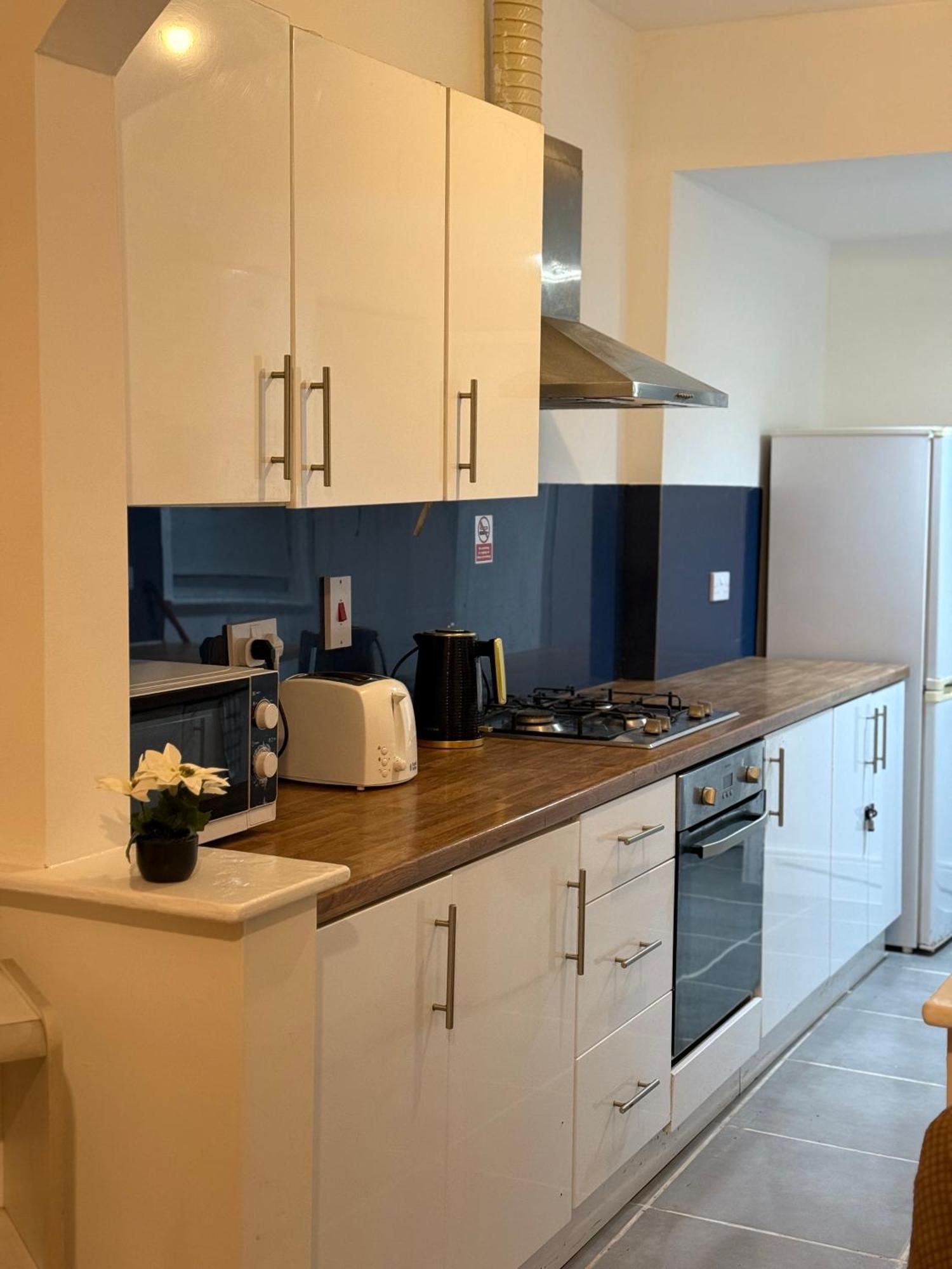 3 Bedroom Terraced Home นอตติงแฮม ภายนอก รูปภาพ