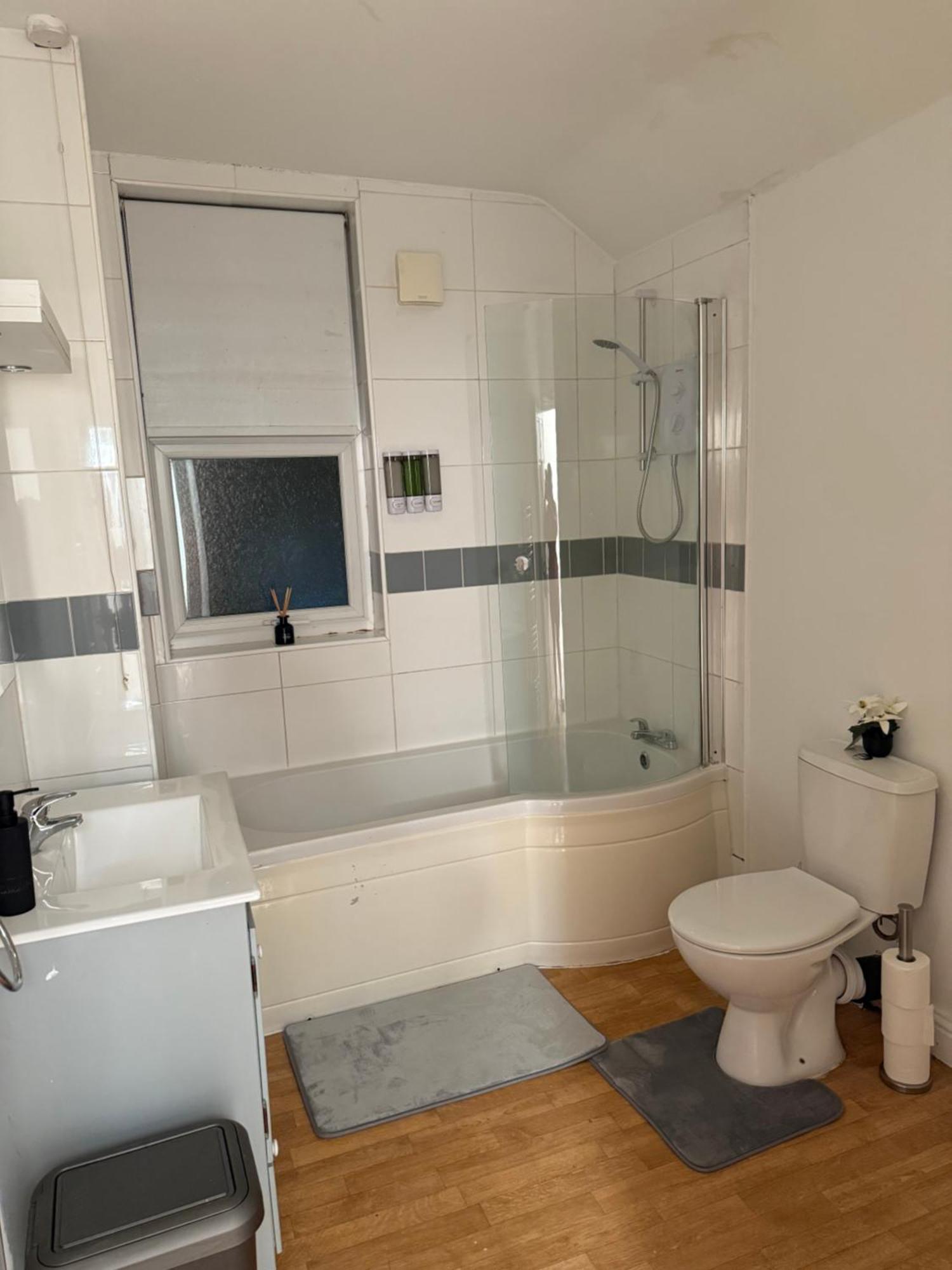 3 Bedroom Terraced Home นอตติงแฮม ภายนอก รูปภาพ