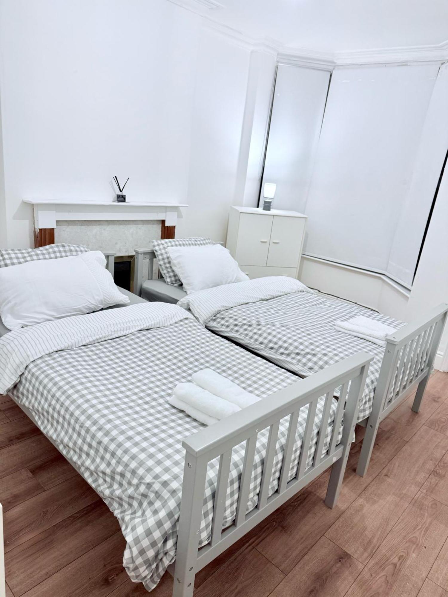 3 Bedroom Terraced Home นอตติงแฮม ภายนอก รูปภาพ